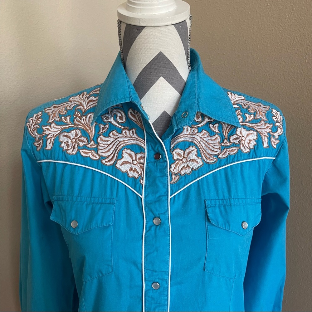 Women's Blue Embroidered Pearl Snap Long Sleeve Western Shirt - Size: Medium - Picture 2 of 9